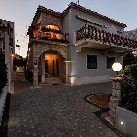 Apartments Carmen Makarska Exterior foto