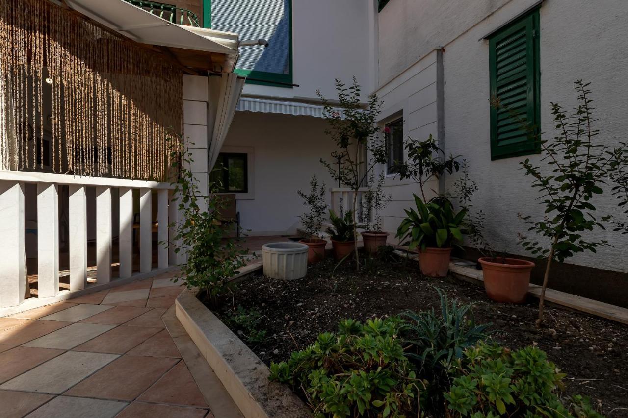 Apartments Carmen Makarska Exterior foto