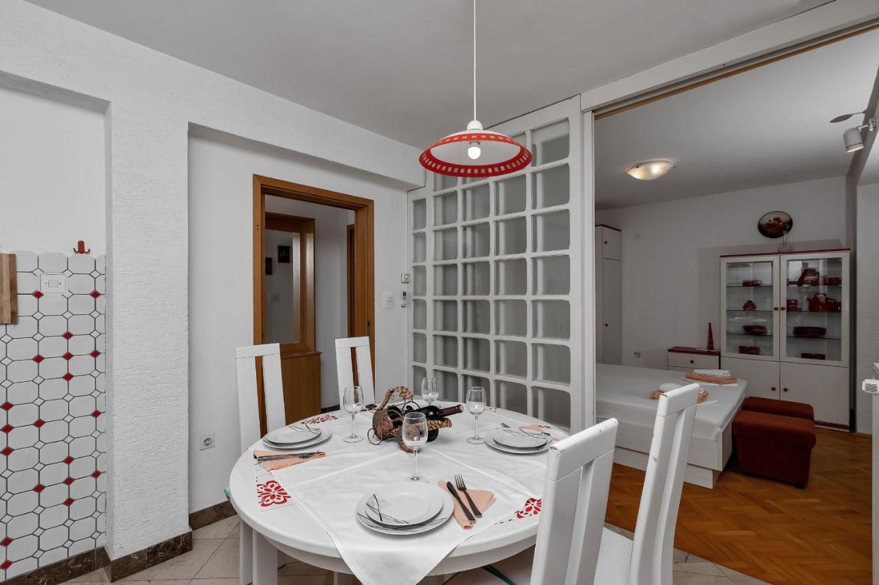 Apartments Carmen Makarska Exterior foto