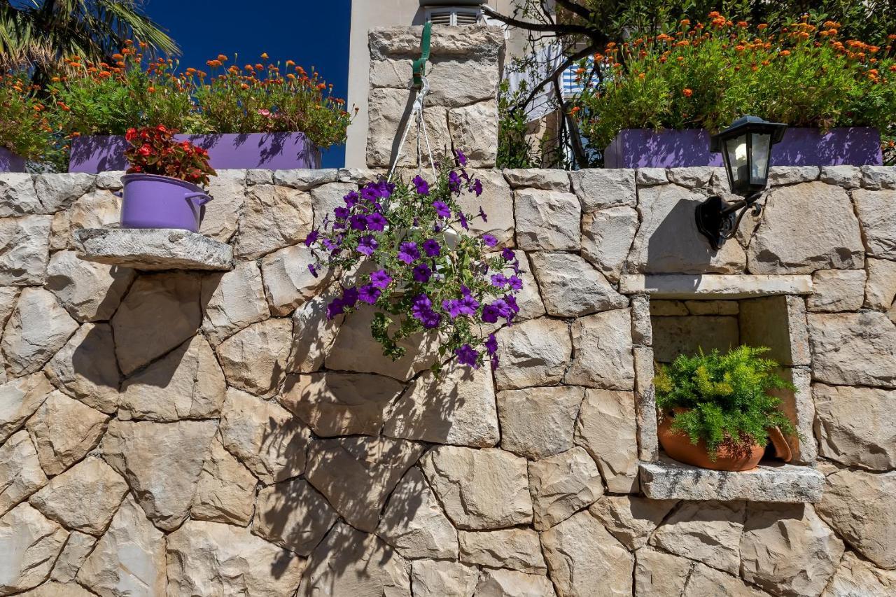 Apartments Carmen Makarska Exterior foto