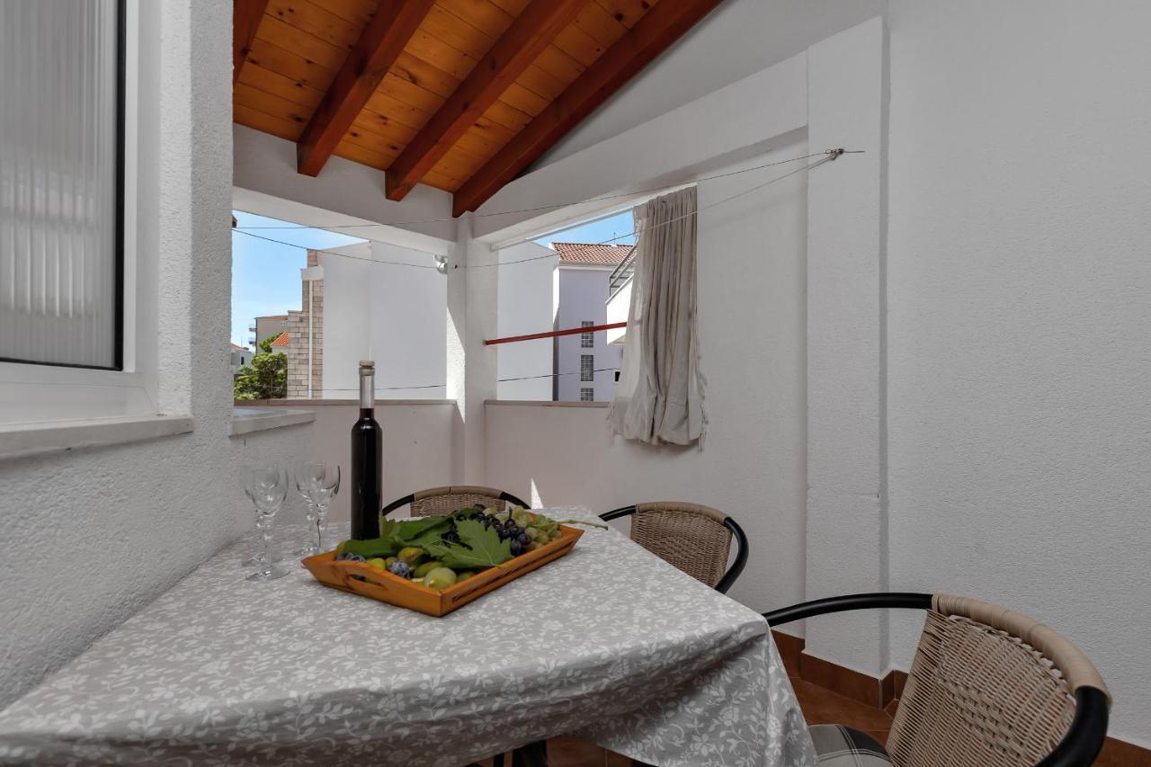 Apartments Carmen Makarska Exterior foto