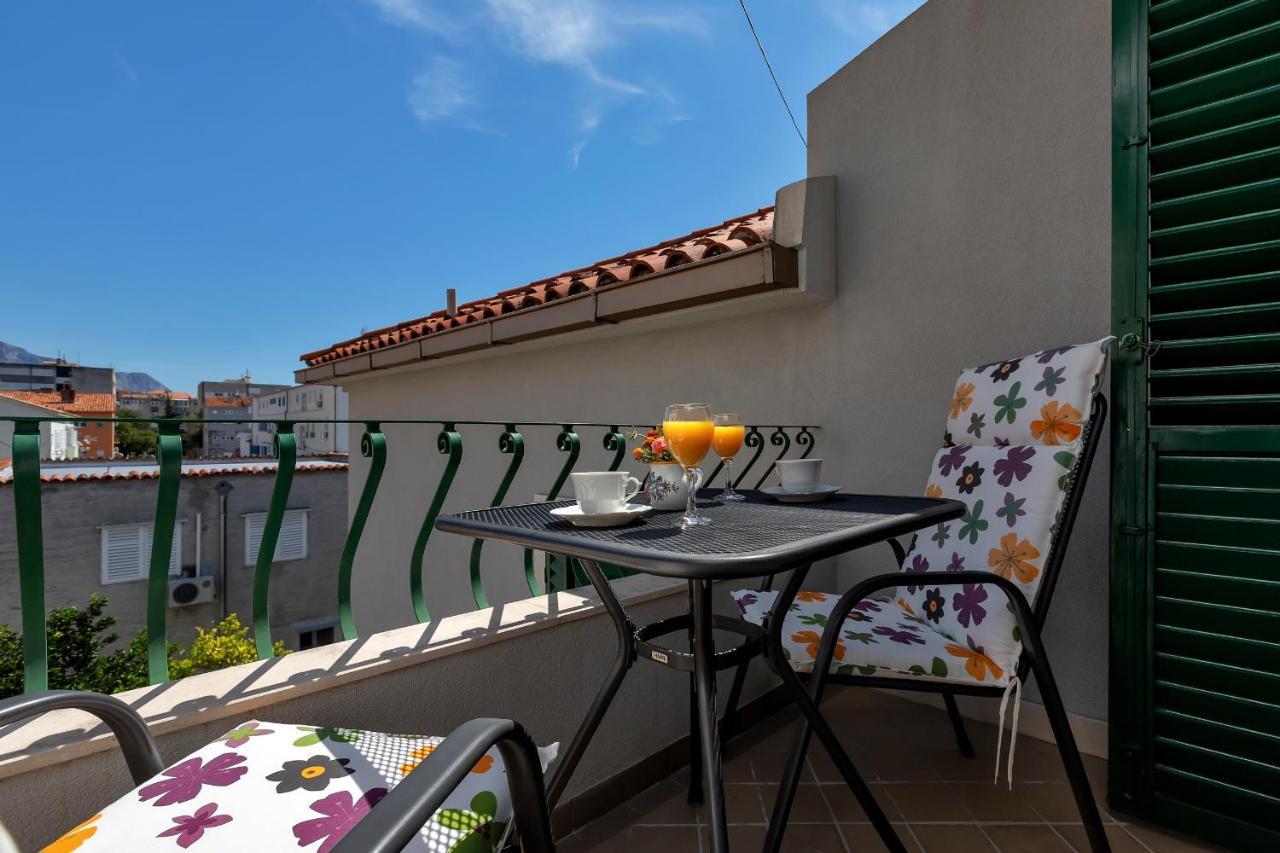 Apartments Carmen Makarska Exterior foto